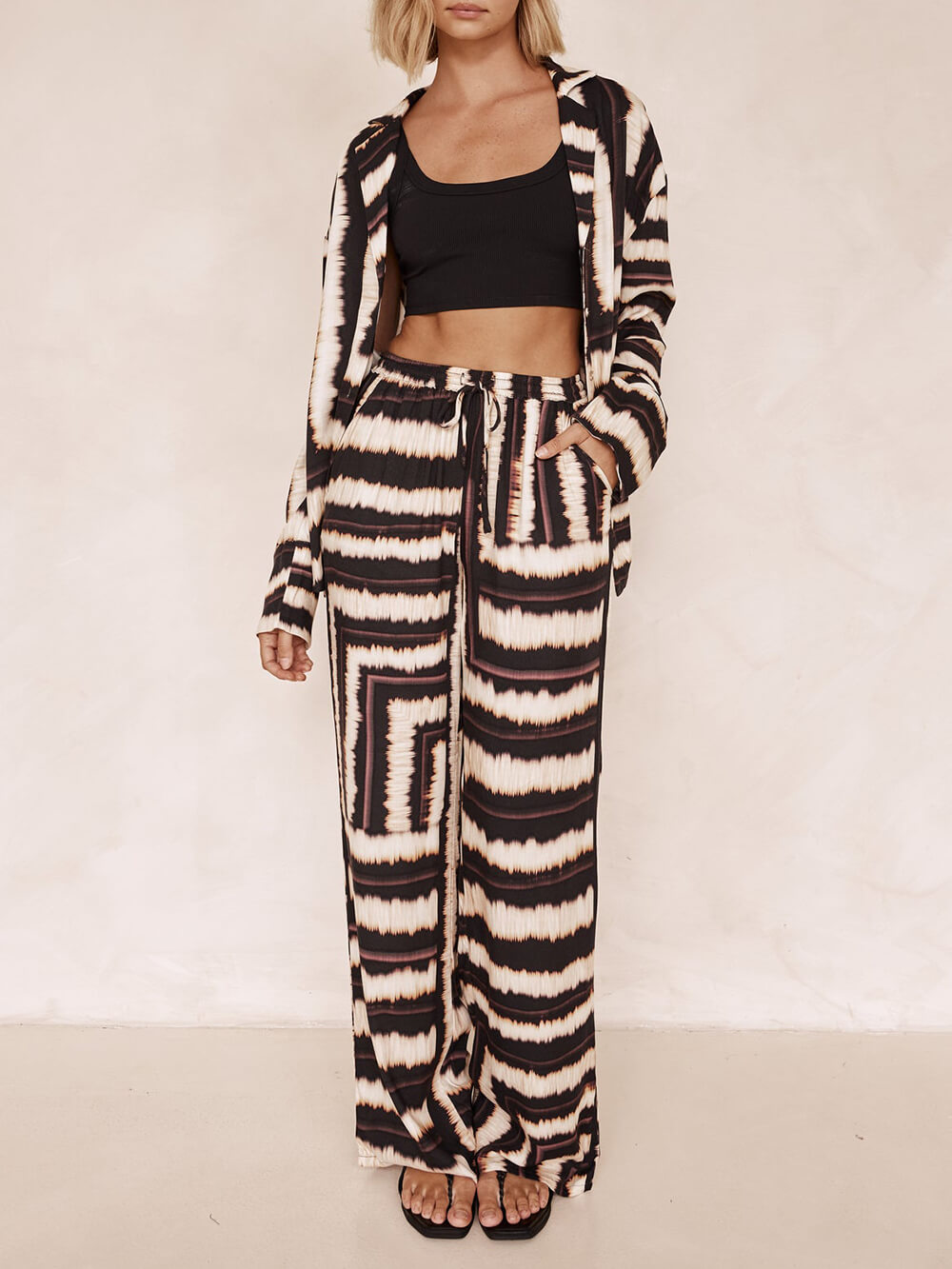 Strip Textured Signature Chocolate Print Baggy Pants